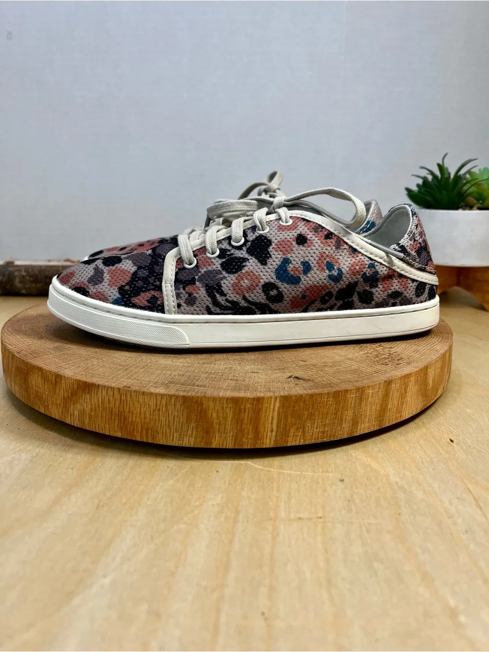 OluKai Women's Pehuea Li Sneakers - Cloudy/Pa'i Print - Size 7